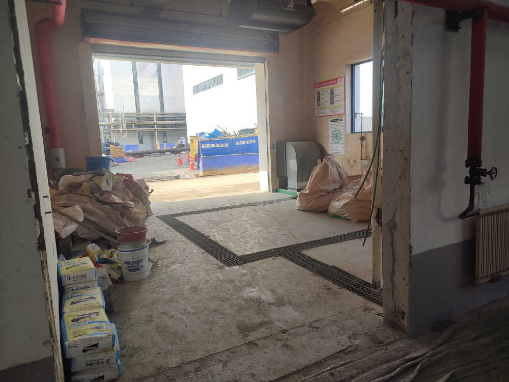 삼척 / 콘크리트광택 관련 작업으로 고급스러운 마감이 돋보입니다. (삼척의, 서론) · 디테일한 마감 처리로 완성도 높은 결과물을 확인할 수 있습니다.